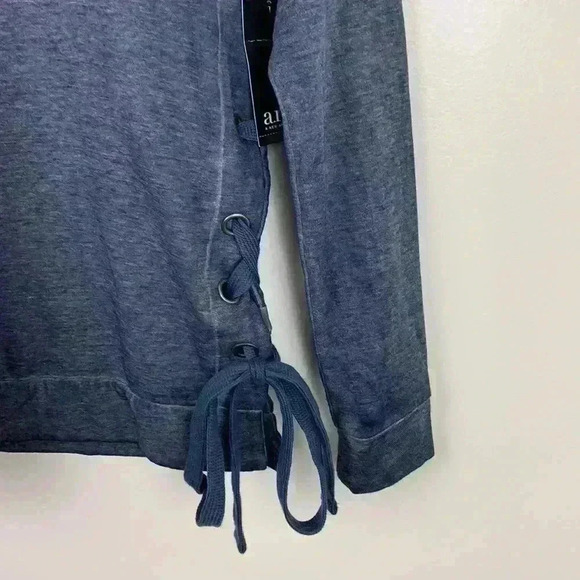 🆕NWT A.n.a Long Sleeve Tee With Laced Detail XS - Picture 4 of 7